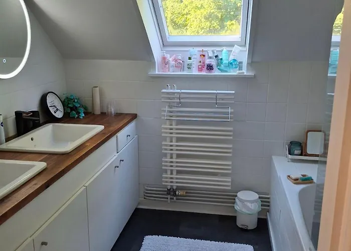 Au Pied De Lille, Parking Prive Inclus Bed & Breakfast *
